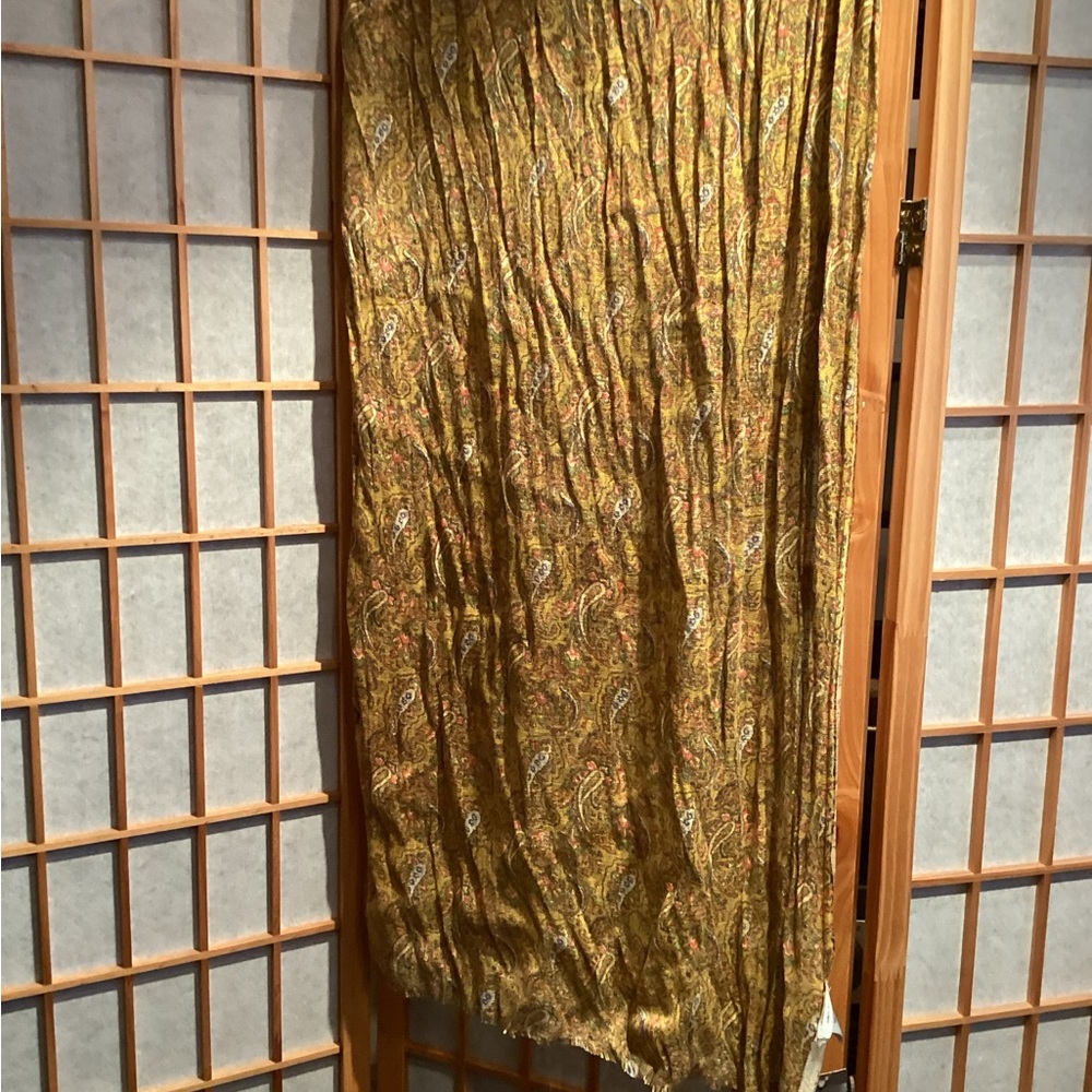 UO Kimchi Blue Gold Paisley Scarf - Picture 2 of 6